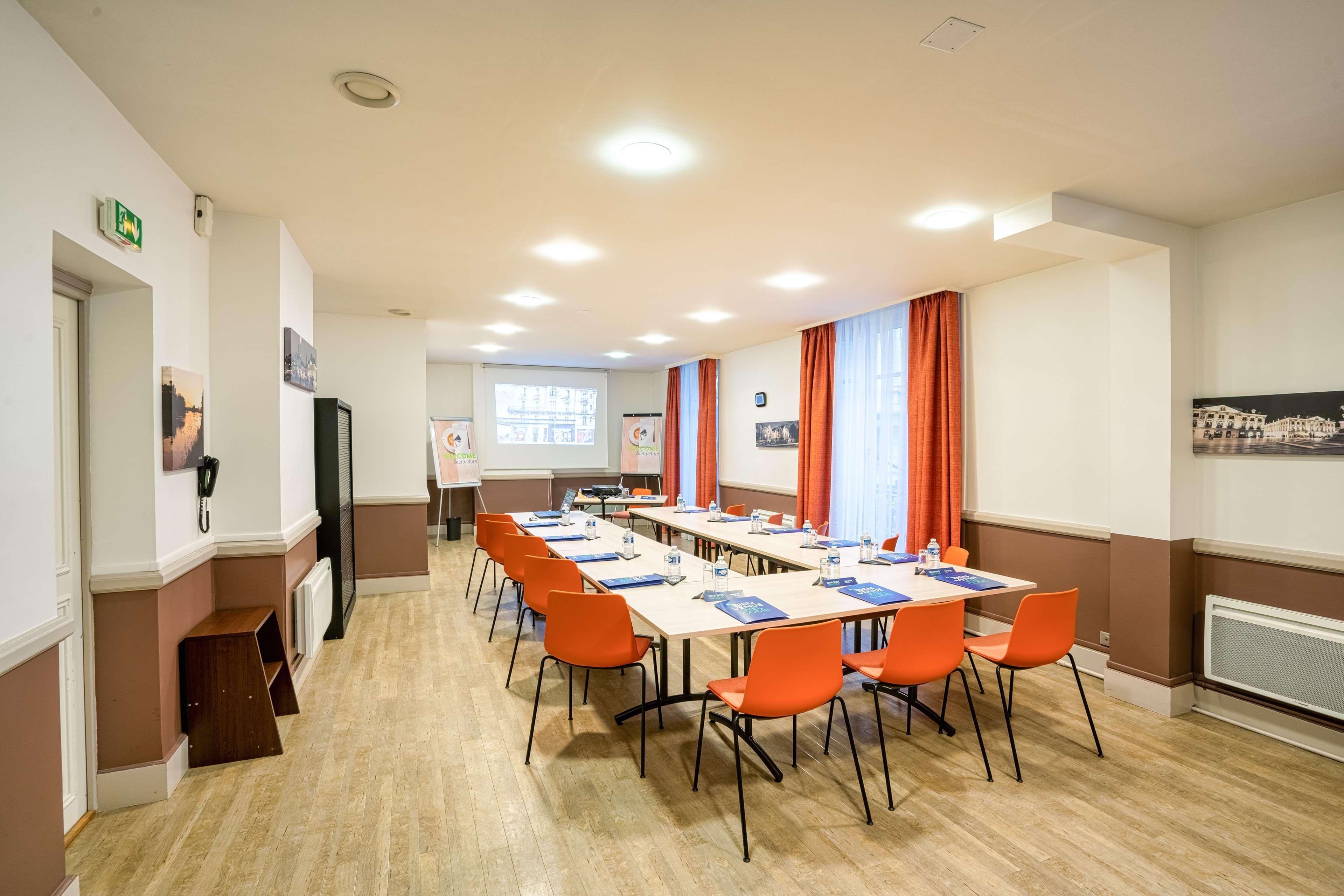Отель Campanile Orleans Centre Gare Экстерьер фото